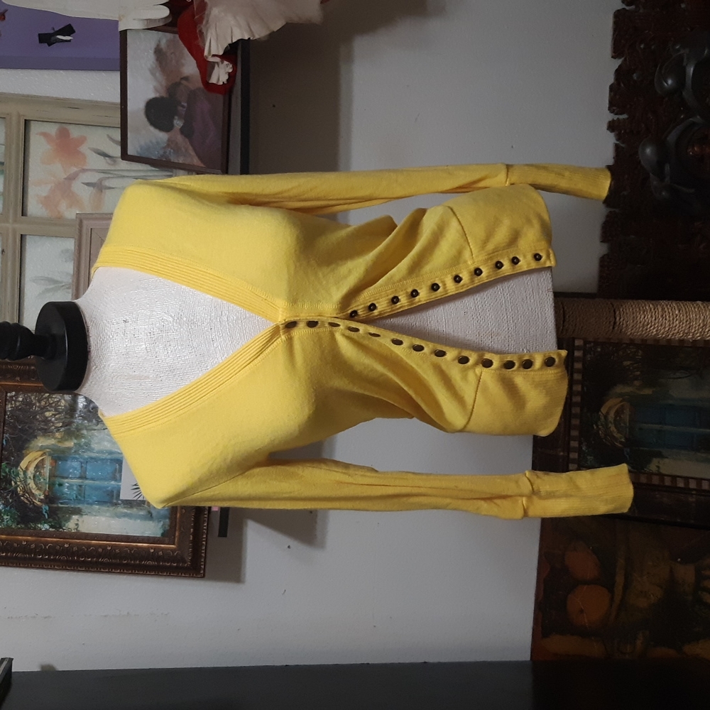 Womens Sweater Sz Small Super Cute Spring Yellow Long Sleeve ZENANA OUTFITTERS - Picture 4 of 7